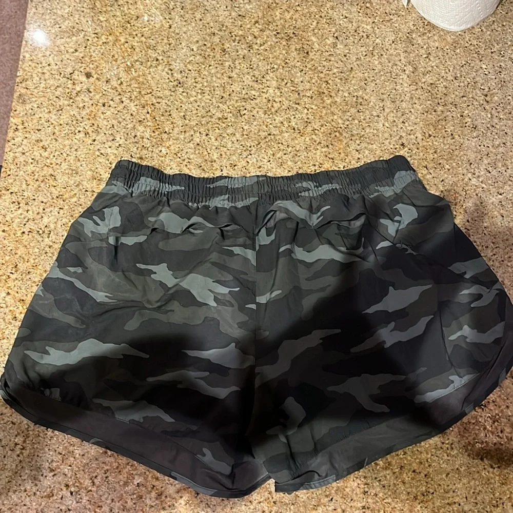 Athleta Mesh Racer Run Short 4” - Picture 2 of 3